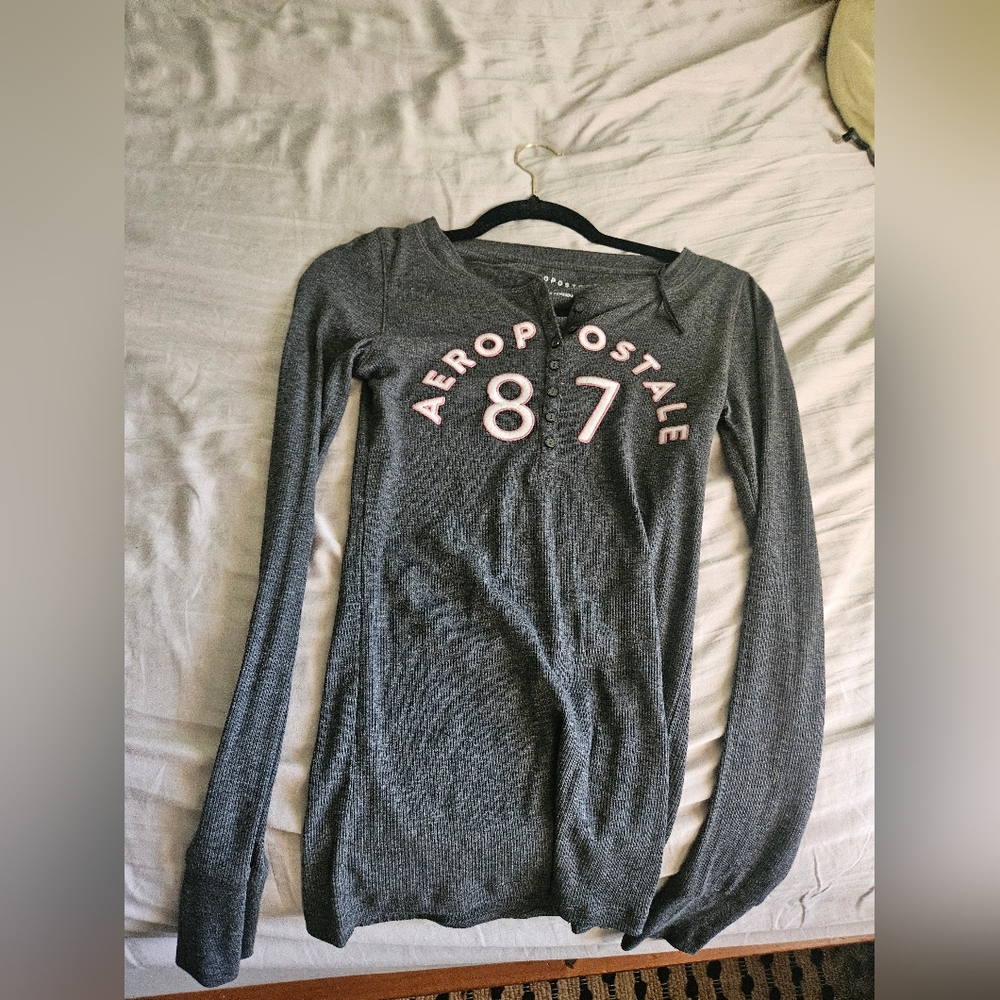 Aeropostale Gray Long Sleeve Top, Size Medium